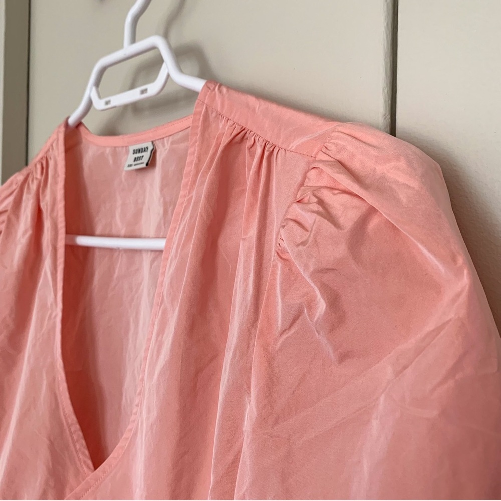 Aritzia Sunday Best Jinx Blouse Guava Pink Size
XXS Feminine Flowy Cropped - Picture 4 of 16